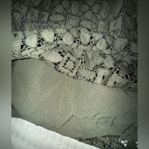 Maeve by Anthropologie Eyelet Flutter Sleeve Top. Forest Green  Size 0. EUC - Picture 6 of 12